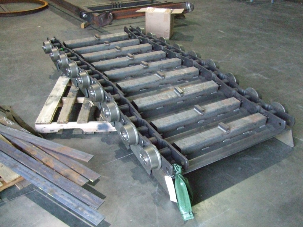 Slat Conveyor Materials Handling Equipment